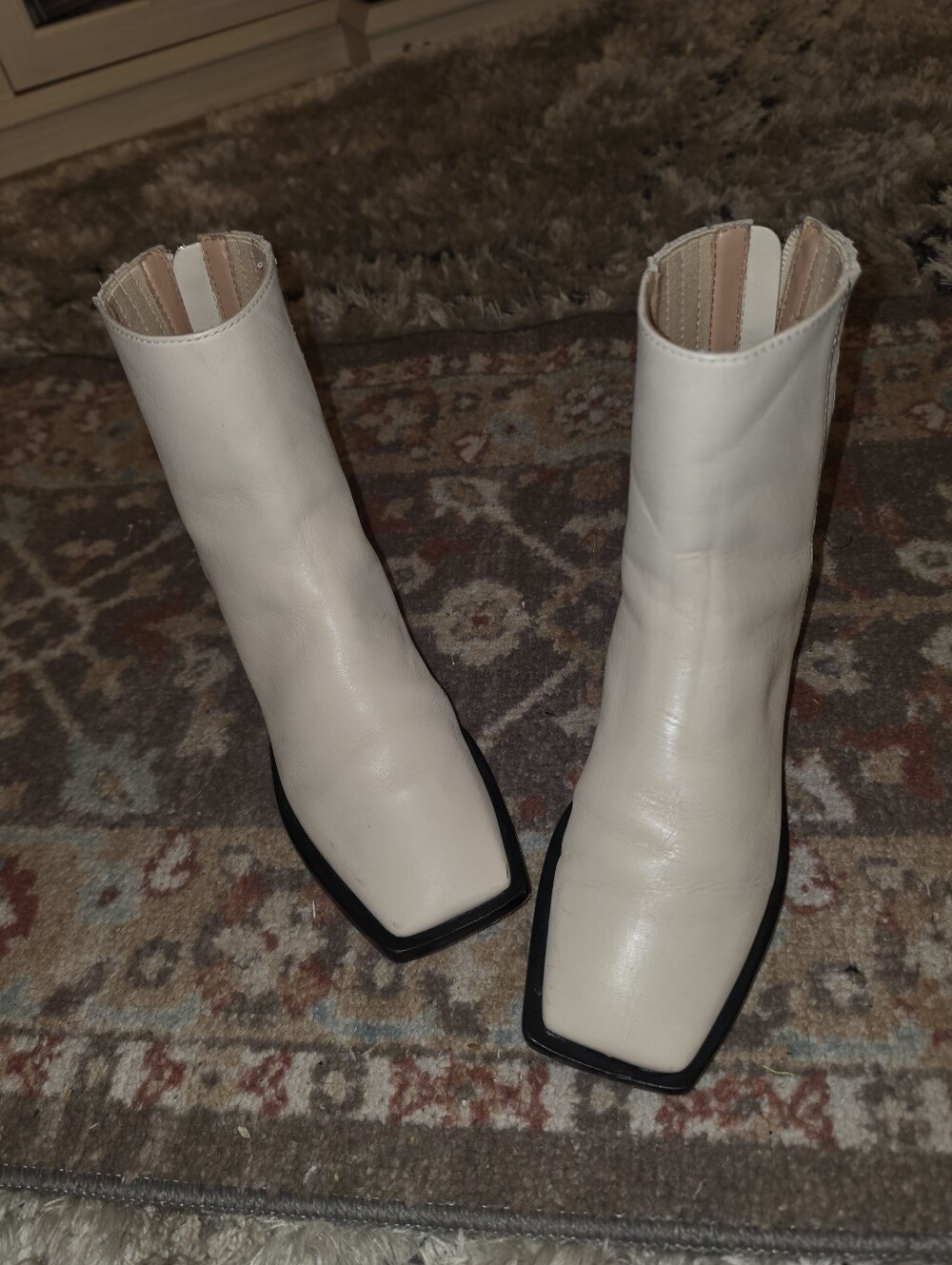 SCHUTZ Gorgeous Cream/Ivory Zip Ankle Block Heel Boots Size 5B NICE!!